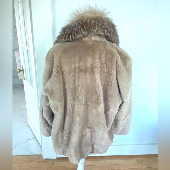 SOLD ;Ladies XL swing back sheared beaver with rare crystal fox trim. - Picture 2 of 7